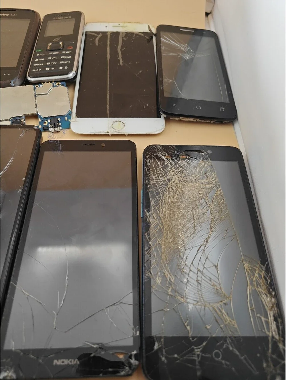 Smartphone Lot iPhone Samsung LG Parts Repair Cracked No Power Locked AS IS